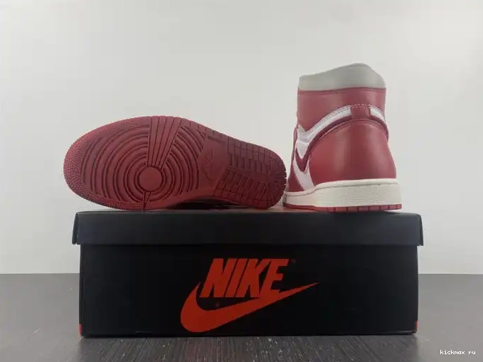 Cheap Kickmax High 1 (W) OG Chenille Newstalgia DJ4891-061 Jordan 0605